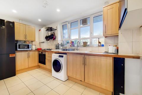4 bedroom apartment to rent, Flat , Busby House, Aldrington Road, London