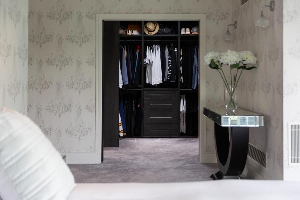 DRESSING ROOM.jpg