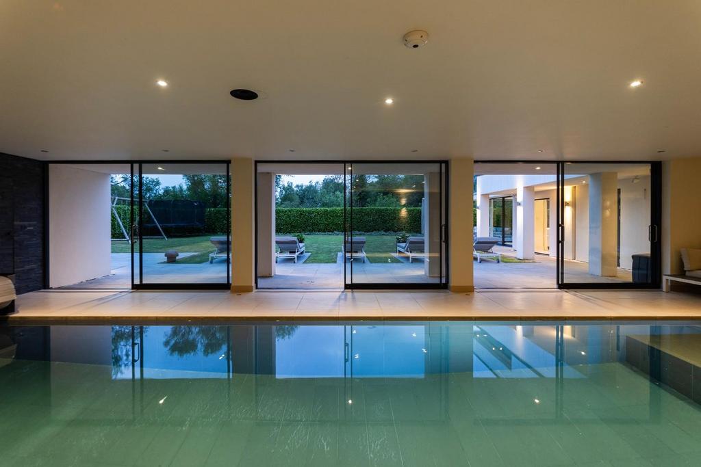 POOL COMPLEX & GARDENS CONNECTION.jpg