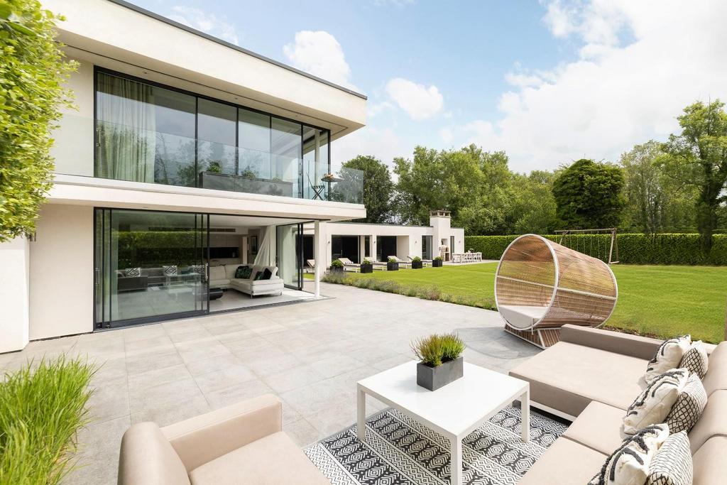 THE PRIVATE SUN TRAP.jpg