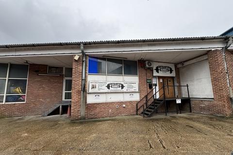 Industrial unit to rent, Manor House Av Southampton SO15 0LF