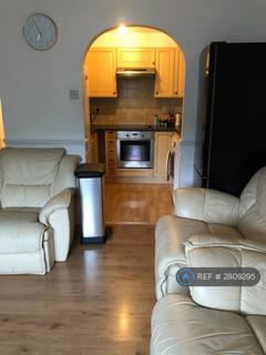 2 bedroom flat to rent, Peel Court, Slough, SL1