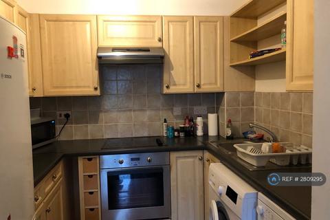 2 bedroom flat to rent, Peel Court, Slough, SL1