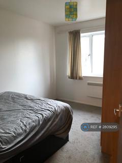 2 bedroom flat to rent, Peel Court, Slough, SL1