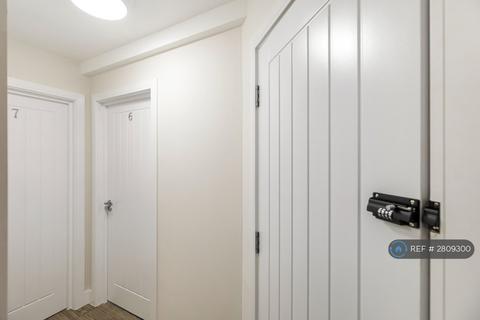 3 bedroom flat to rent, Wellington Road, Ashford, TW15