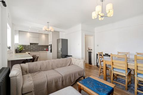 2 bedroom flat to rent, Emerson Court, SW19