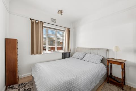 2 bedroom flat to rent, Emerson Court, SW19