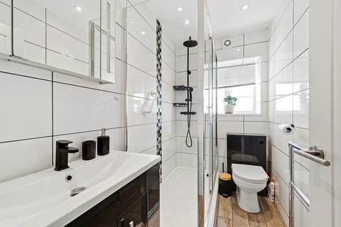 2 bedroom flat to rent, Emerson Court, SW19