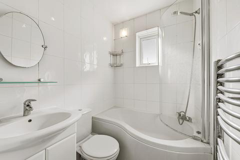 3 bedroom house to rent, Balvernie Grove, SW18