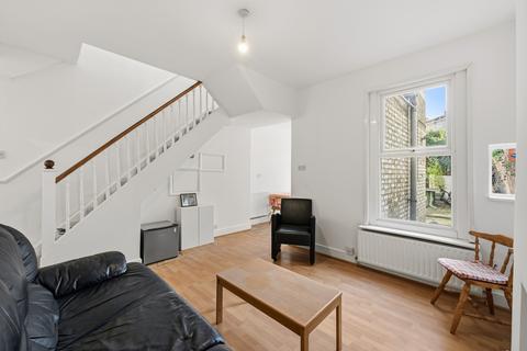 3 bedroom house to rent, Balvernie Grove, SW18