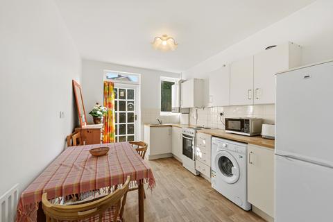 3 bedroom house to rent, Balvernie Grove, SW18