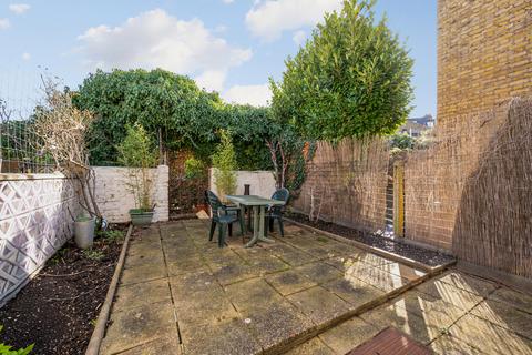 3 bedroom house to rent, Balvernie Grove, SW18