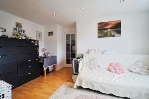 1 bedroom flat for sale, Westferry Road, London, E14