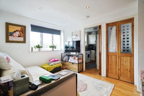 1 bedroom flat for sale, Westferry Road, London, E14