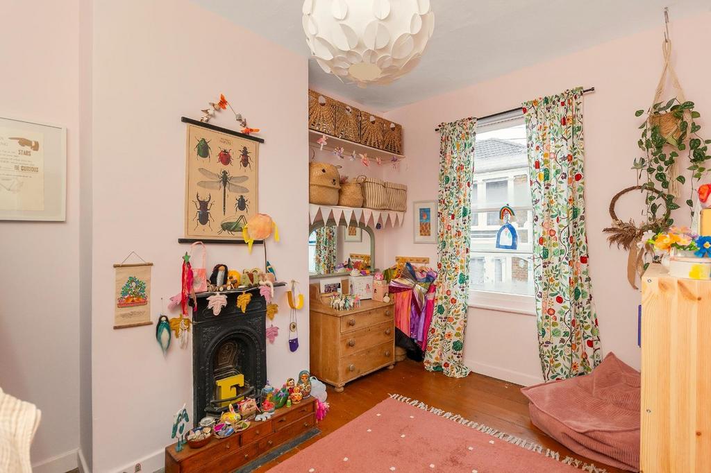 0 C5 GMR - Bedroom I.jpg
