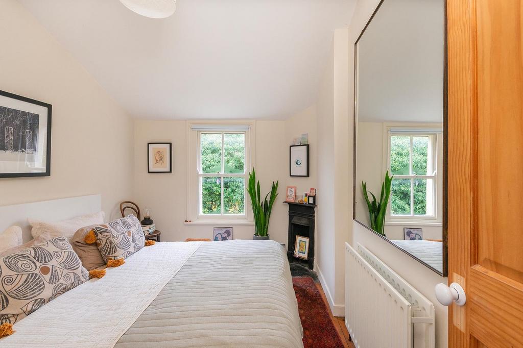 0 C5 GMR - Bedroom F.jpg