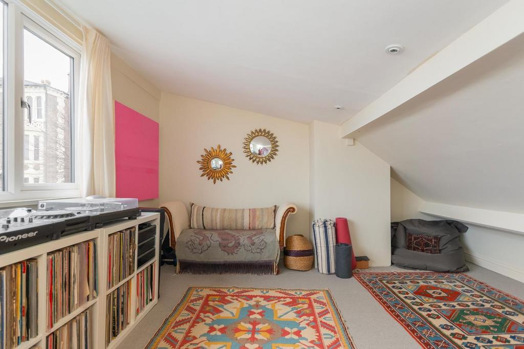 0 C5 GMR - Loft Room B.jpg