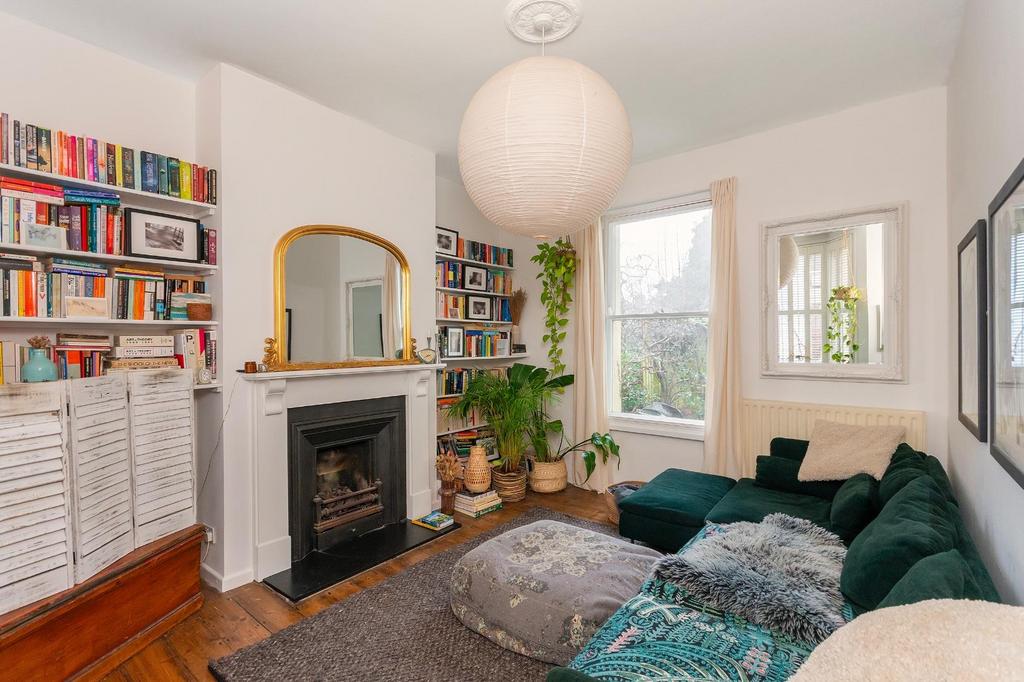 0 C5 GMR - Living Room D.jpg