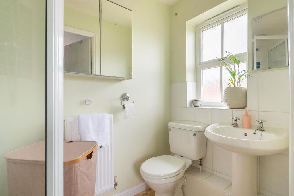 3 L1 RHD - Ensuite A.jpg