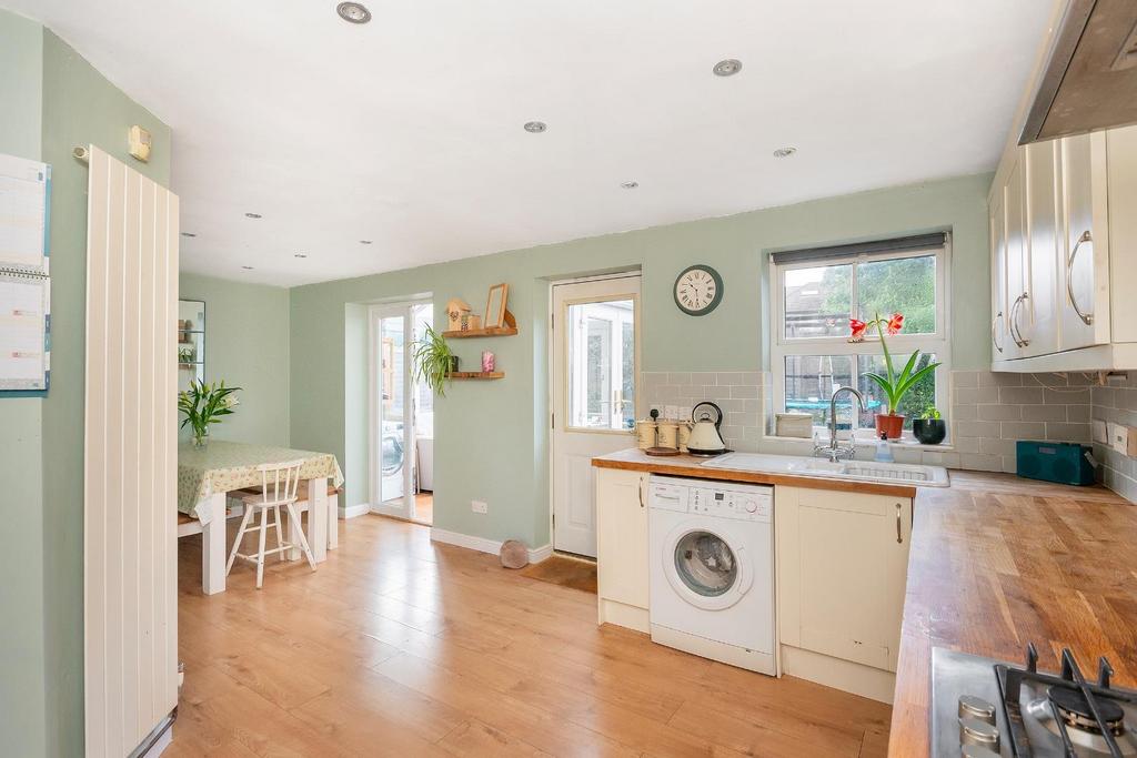 3 L1 RHD - Kitchen Diner D.jpg