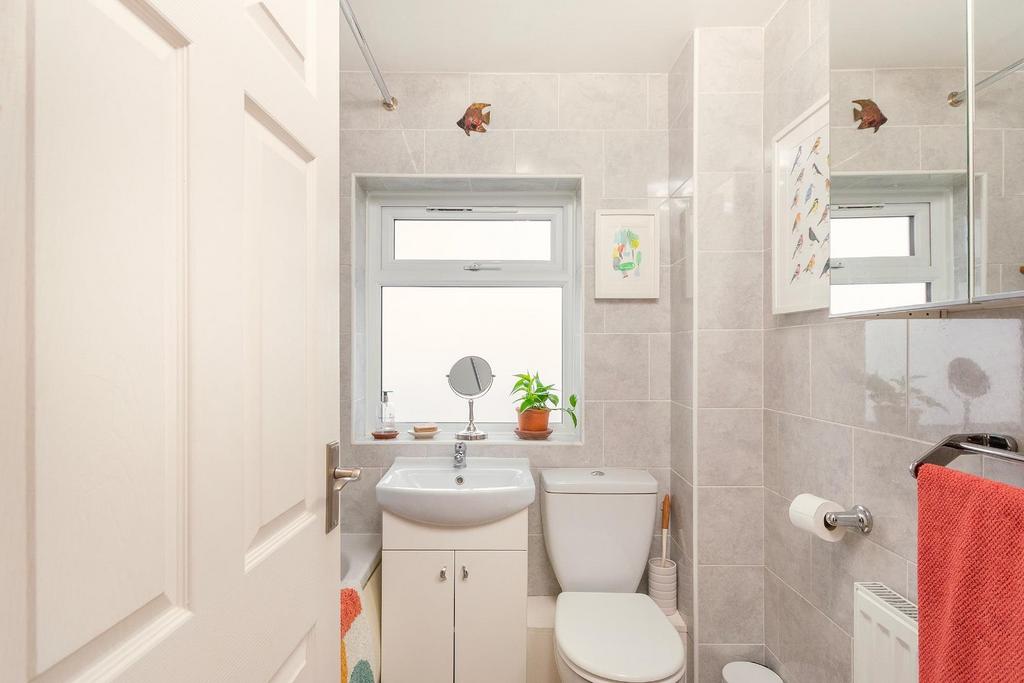 0 C8 GSG - Bathroom C.jpg