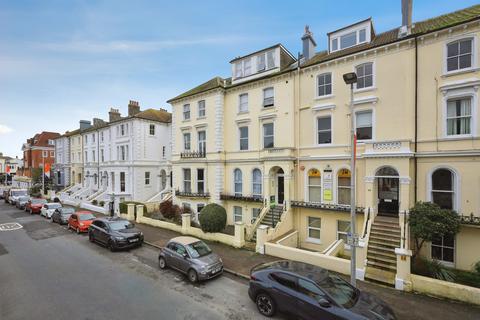 1 bedroom flat for sale, Hyde Gardens, Eastbourne, BN21