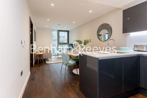 undefined, Royal Mint Street, Royal Mint Gardens E1