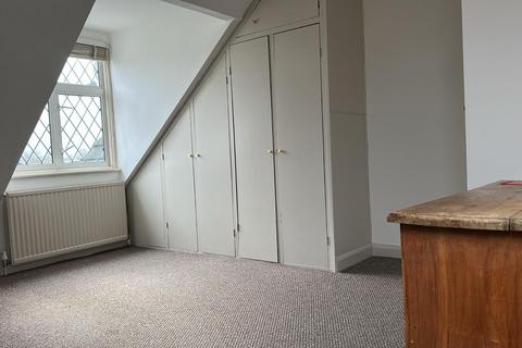 3 bedroom flat for sale, Hutton Grove, London N12