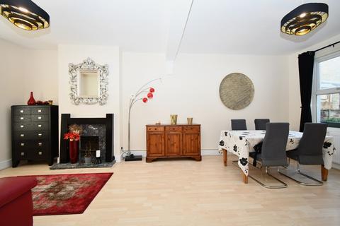 3 bedroom terraced house to rent, Wragby Road, London, E11