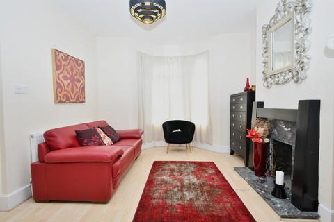 3 bedroom terraced house to rent, Wragby Road, London, E11