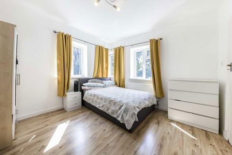3 bedroom flat to rent, Eaton Rise, London W5