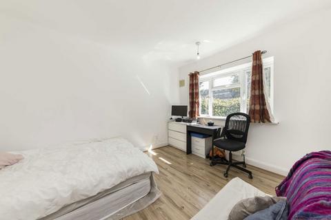 3 bedroom flat to rent, Eaton Rise, London W5