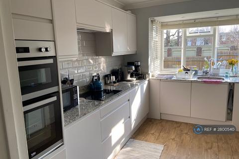 2 bedroom maisonette to rent, Westgate Road, Beckenham, BR3