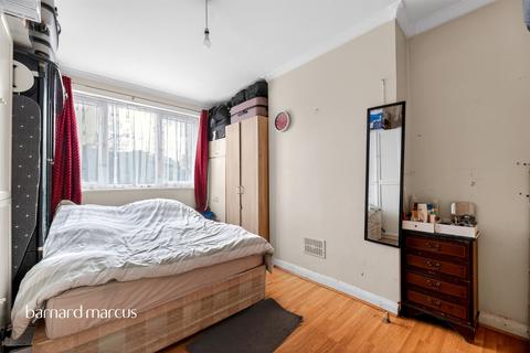 2 bedroom flat for sale, Manor Drive North, New Malden