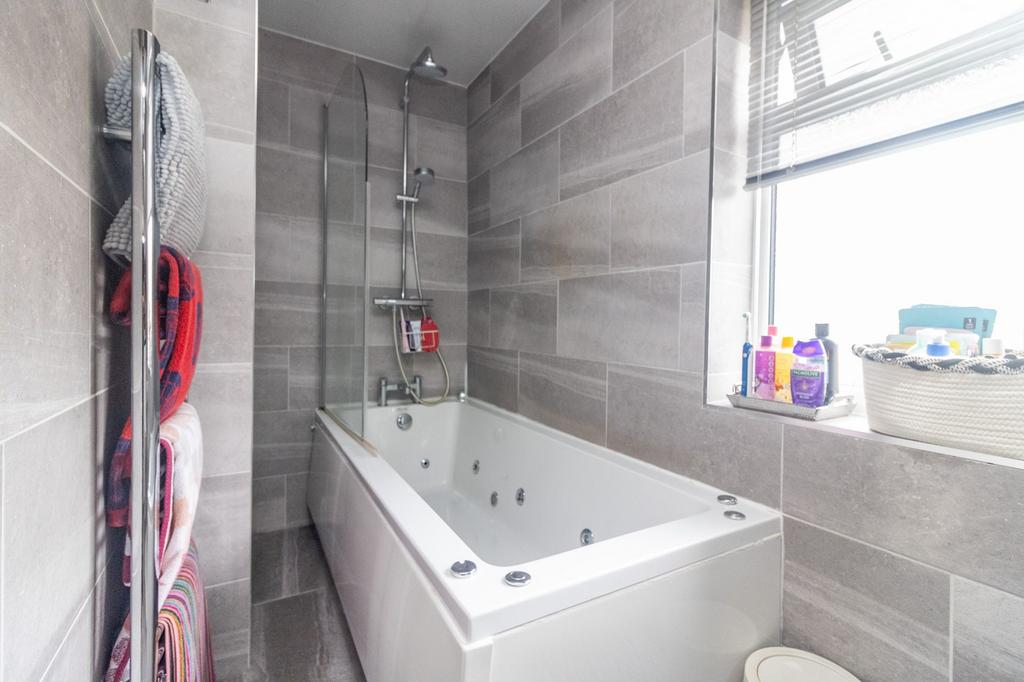 En suite bathroom