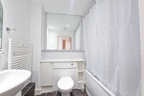1 bedroom flat to rent, Flat 46 Spectrum Tower, 2-20 Hainault Street, Ilford, Essex, IG1 4GZ, UK