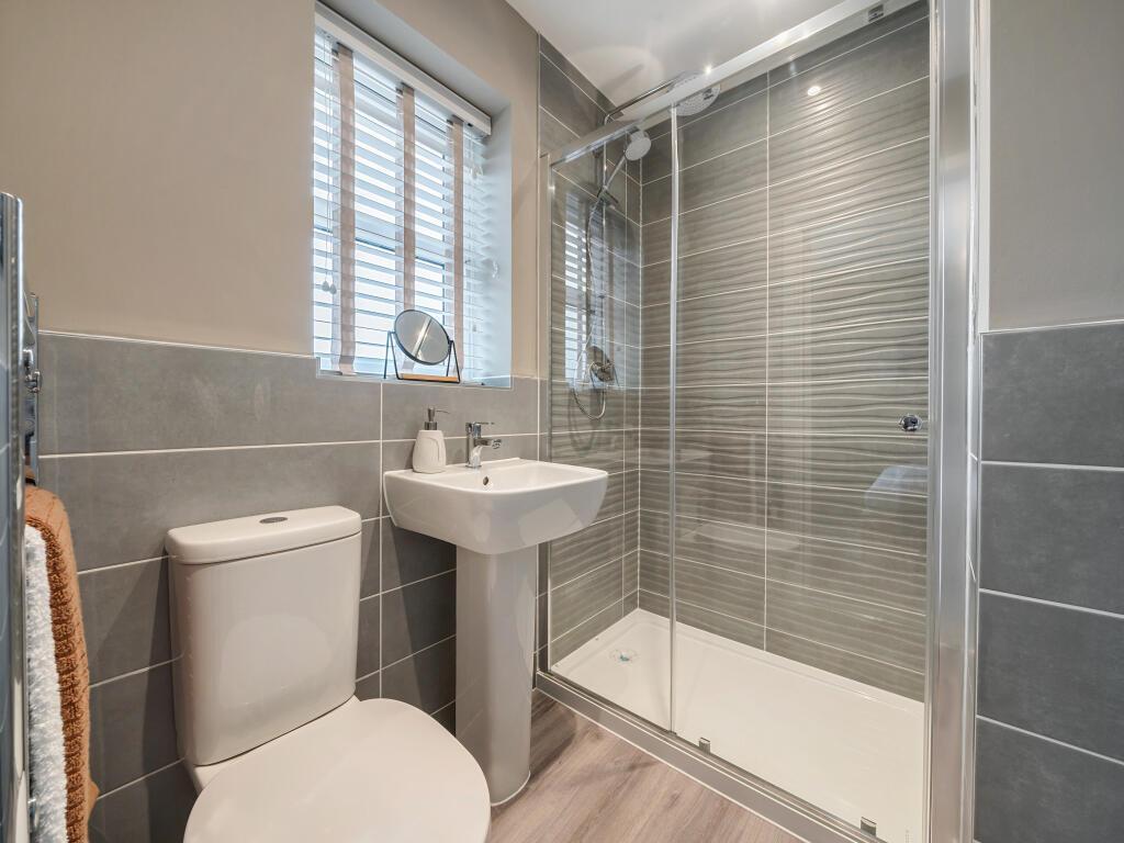 Ensuite.jpeg