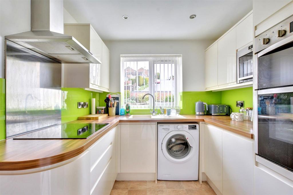 Kitchen 1.jpeg
