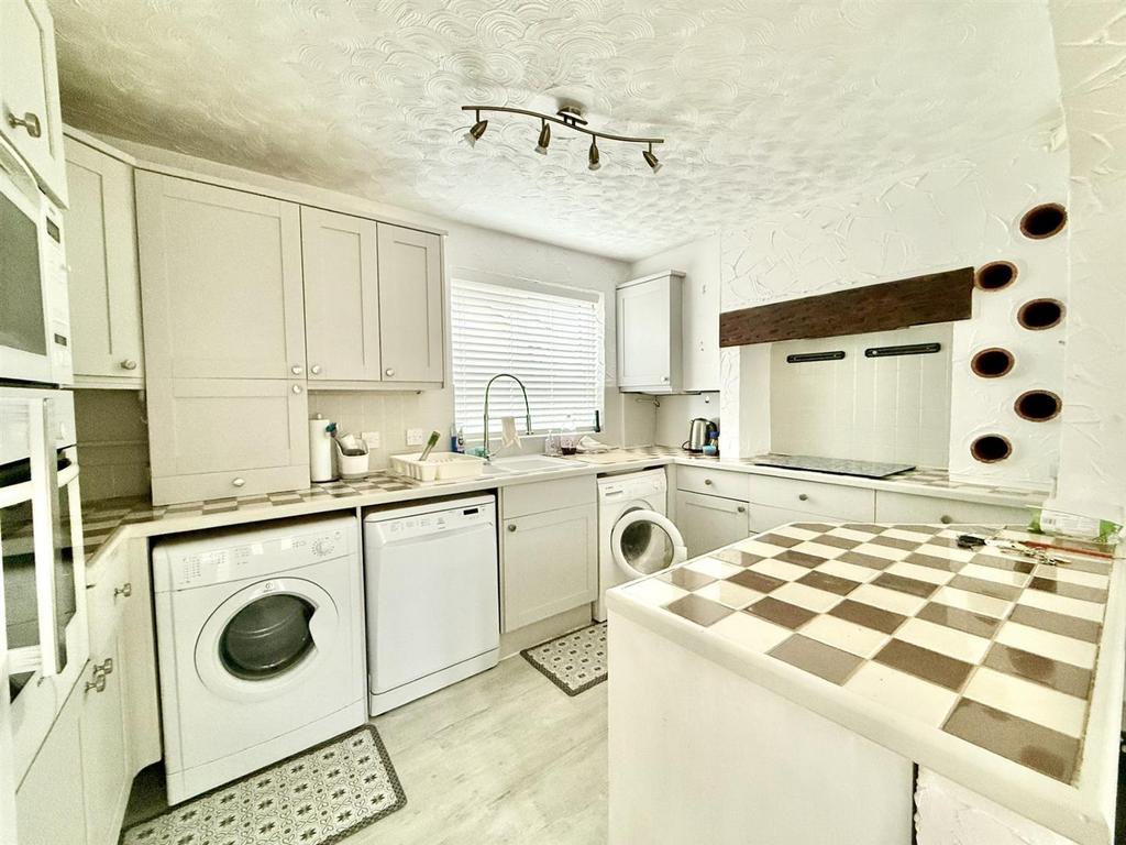 Kitchen1.jpg