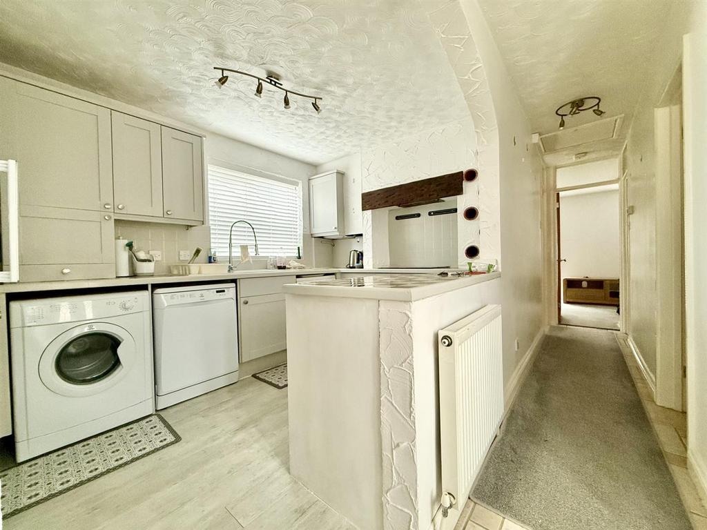 Kitchen2.jpg