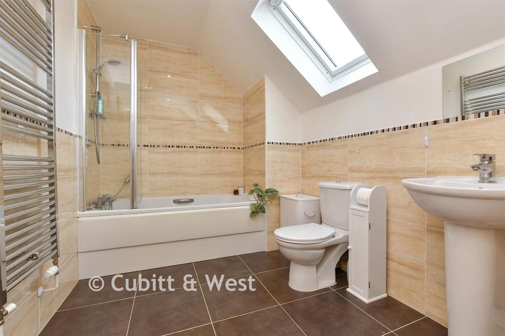En-Suite Bathroom