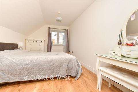 4 bedroom detached house for sale, Bankside, Epsom KT17