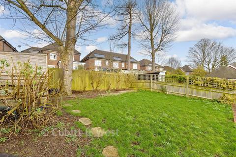 Bankside, Epsom KT17
