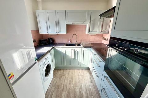 1 bedroom flat for sale, Manor Farm Court, Egham, Surrey, TW20