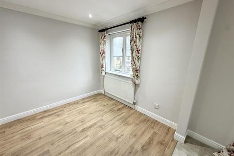 2 bedroom flat for sale, Grange Park, Skircoat Green, Halifax