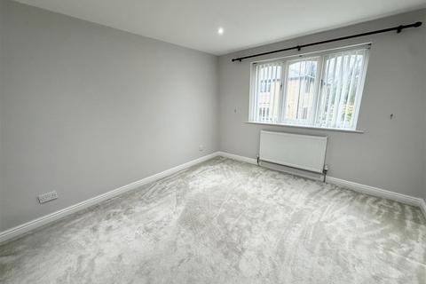 2 bedroom flat for sale, Grange Park, Skircoat Green, Halifax