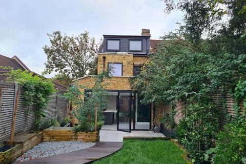 4 bedroom semi-detached house to rent, Green Wrythe Lane, Carshalton