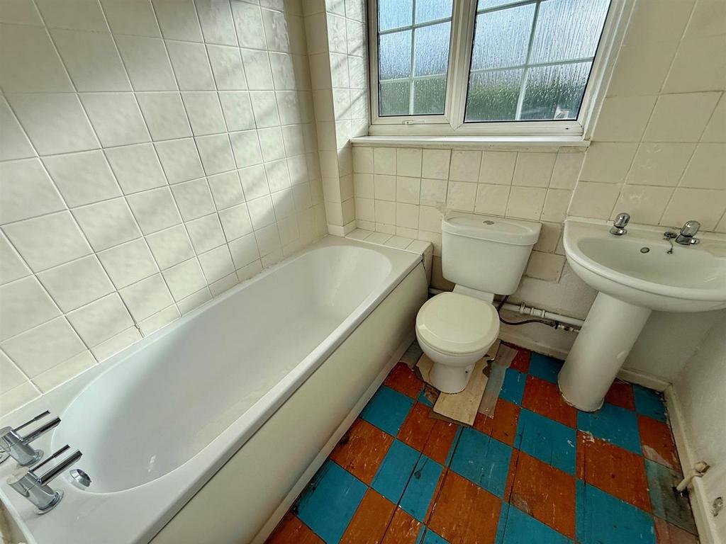 TO11 Bathroom.jpg