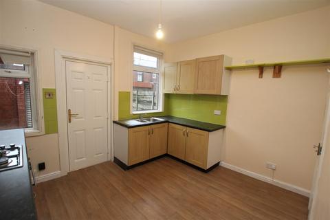 2 bedroom terraced house to rent, Victoria Grove, Bolton BL1
