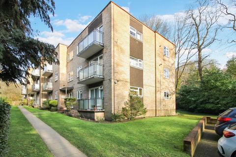 3 bedroom apartment for sale, Highgate Court, Farnborough, Farnborough , GU14